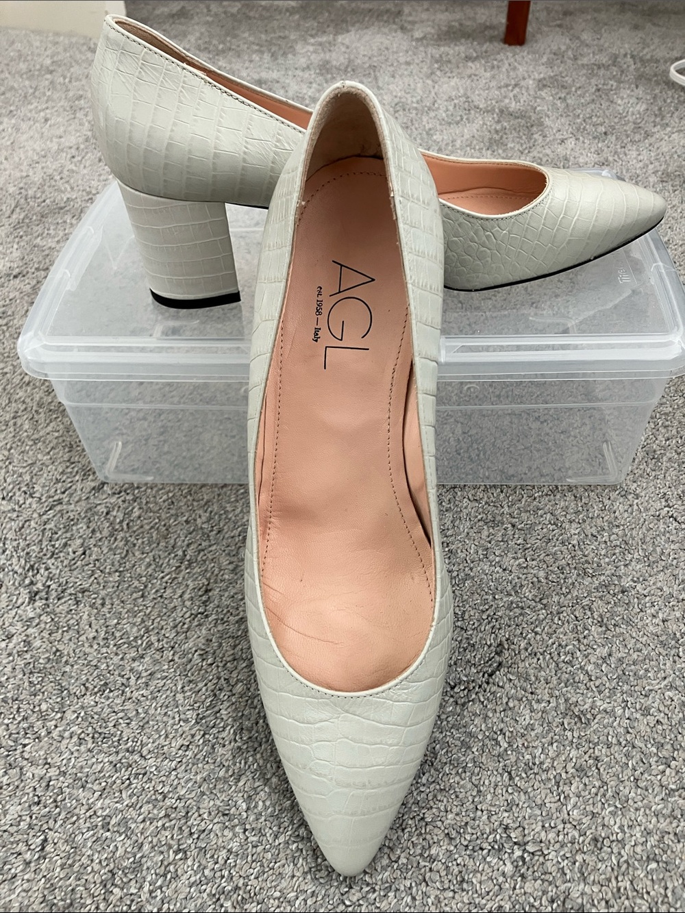 NEW! Glorious AGL Croc-Embossed Pointed Block Heels in Light Cream